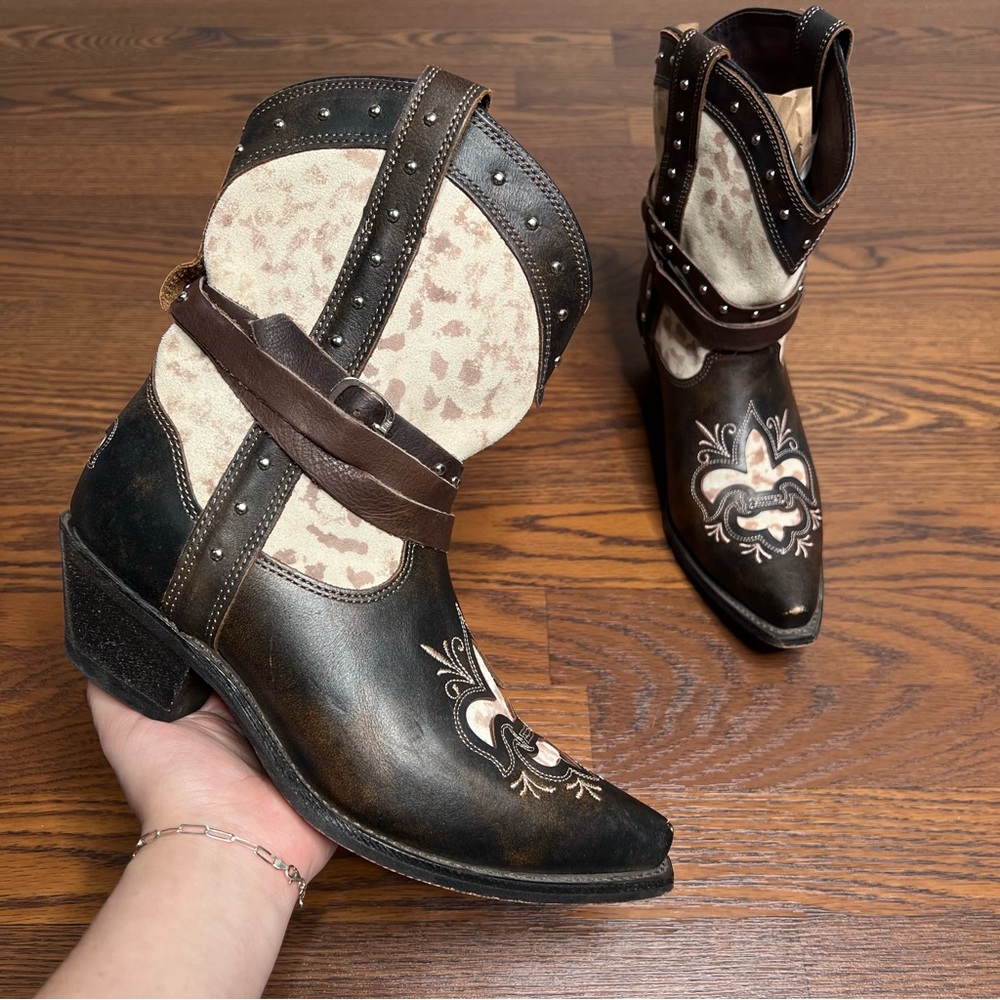 Rockin Country Collection Leather boots with studded accents size Women’s 9.5